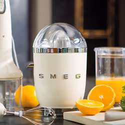 Smeg CJF01CREU presse-agrume électrique 70 W Crème - Vue supplémentaire 5