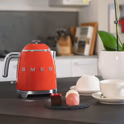 Smeg KLF05RDEU bouilloire 0,8 L 1400 W Rouge - Vue supplémentaire 6