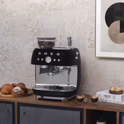 Smeg EGF03BLEU Machine à Expresso Manuelle avec Broyeur 2,4 L Noir - Vue supplémentaire 6