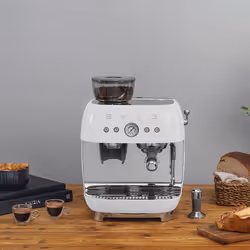 Smeg EGF03WHEU Machine à Expresso Manuelle avec Broyeur 2,4 L Blanc - Vue supplémentaire 6