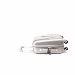 Cellularline Tracy Lock - Designed for iOS TRACY LOCK est le cadenas localisateur compatible exclusivement avec les appareils Apple via l’app “Localiser”. Conçu pour les valises, sacs à dos et effets personnels, il allie sécurité et traçabilité dans un seul accessoire intelligent. - Vue supplémentaire 4