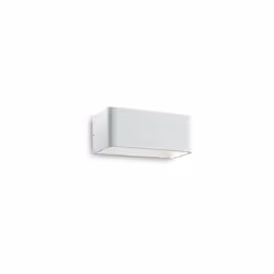 Corps léger entièrement en aluminium enduit en poudre. Structure interne qui reflète le faisceau lumineux tant au-dessus qu'a ...