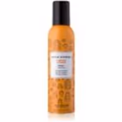 Le produit coiffant Alfaparf Milano Style Stories Firming Mousse souligne votre coiffe et aide à garder sa forme pendant une  ...