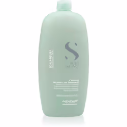 Le shampooing Alfaparf Milano Semi Di Lino Scalp Relief nettoie efficacement le cuir chevelu, il lave parfaitement les cheveu ...