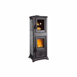 Le poêle a bois avec four Gemma Forno de la marque La Nordica possède un revêtement en pierre naturelle ainsi qu'une puissanc ...