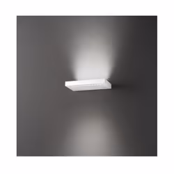 Applique murale LED d'intérieur, grâce à son diffuseur en acrylique satiné, crée un effet de lumière diffuse. Idéal pour une ...