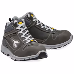 Caractéristiques : Chaussure de sécurité en nubuck pull-up hydrofuge, ultralégère, flexible et confortable Imperméable, respi ...