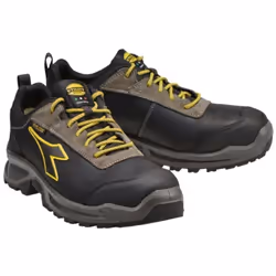 Caractéristiques : Imperméable et thermo-isolante en cuir italien pull-up nubuck et croûte de velours hydrofuge Doublure en A ...