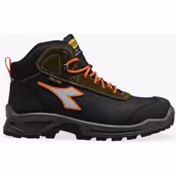 Découvrez la chaussure de sécurité DIADORA UTILITY SPORT, conçue pour offrir une protection optimale dans divers environnemen ...