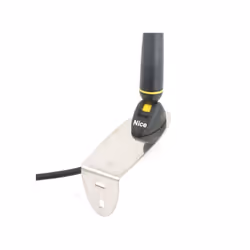 L'antenne Nice ABF est une antenne de réception extérieure compatible avec tous les récepteurs de fréquence 433,92 MHz, aussi ...