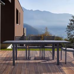 Cette table de jardin extensible en aluminium anthracite séduit avec ses belles dimensions, et surtout apte à recevoir plusie ...
