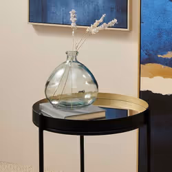 Magnifique vase en verre recyclé Loopy transparent qui accueillera vos plus beaux bouquets . Une séduisante forme originale q ...