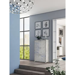 Dmora Meuble à chaussures moderne avec 3 portes battantes 67x28h112 cm Couleur ciment et bleu clair