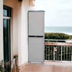SCOPE CABINET - ARMOIRE - Armoire à balais avec une porte et trois étagères avec structure surélevée sur pieds, entièrement d ...