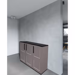 Description générale Armoire polyvalente à trois portes, avec une étagère interne réglable, entièrement de couleur grise, idé ...