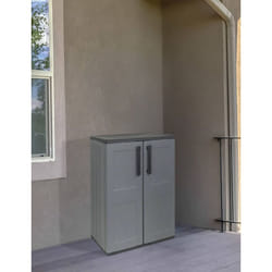 Cabinet multi-usage ou interne, armoire basse avec 2 portes et 1 étagère en polypropylène, 100% Made in Italy, 68x37h84 cm, couleur grise - Dmora