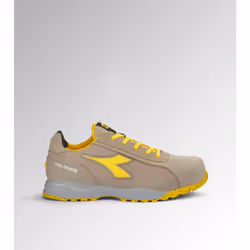 Découvrez la chaussure de travail Diadora GLOVE MDS TEXT LOW S1PS FO HRO SR en couleur Roche Lunaire, conçue pour allier conf ...
