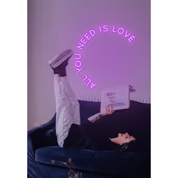Candyshock "All You Need Is Love" Neon Sign Figurine lumineuse décorative Violet LED