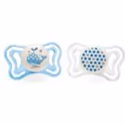 Faites confiance aux techniques traditionnelles pour apaiser votre bébé. La tétine Chicco Physio Light Boy Night procure à vo ...