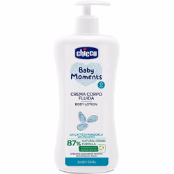 Le produit Chicco Baby Moments agit efficacement sur la peau douce de l’enfant.