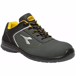 Tige en cuir nubuck pull-up, hydrofuge. Doublure en tissu air mesh. Semelle de propreté amovible en polyuréthane antichoc. Se ...