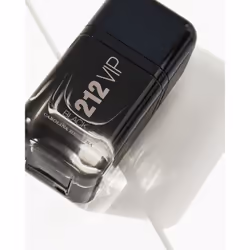 Carolina Herrera 212 VIP Black Eau De Parfum 50ml - Vue supplémentaire 4