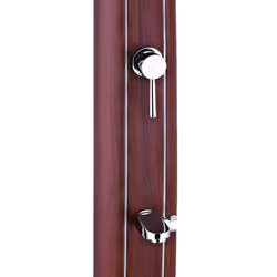Douche solaire carrée 32L, en aluminium, aspect bois, avec robinet et lave-pieds.