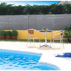 Natte brise vue tissée . Idéale pour créer l'intimité nécessaire dans votre jardin, terrasse ou balcon. Légère et résistante. ...