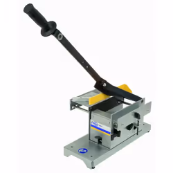 Indispensable à la découpe de tout type de profilé d'habillage pour fenêtres et volets roulants en PVC. Permet en toute sécur ...