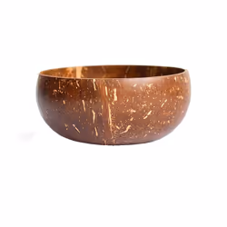 Bol nature en noix de coco Dimensions : Hauteur 6 cm - Diamètre 14 cm Noix de coco Ce bol est fait main au Vietnam Il est Eco ...