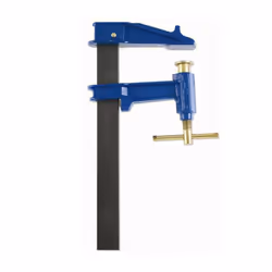 Serre-joint à pompe robuste et puissant. Tête en fonte nodulaire. Tige acier laminé haute résistance de 30 x 8 mm (90kg/mm²). ...