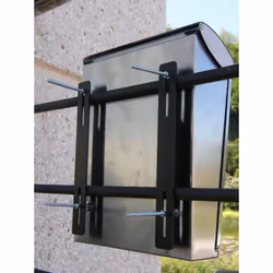 " C-015 ARREGUI Kit de fixation pour boîtes aux lettres unifamiliales qui permet de les fixer contre une clôture ou un portai ...