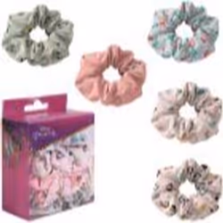 Les couettes des enfants ne demandent qu’à être décorées. L’accessoire cheveux Disney Princess Scrunchies donne à chaque chev ...