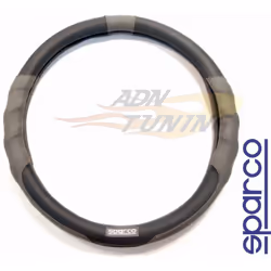 Ce magnifique couvre volant universel Sparco de la gamme Linea protègera votre volant de l'usure tout en le rendant plus esth ...