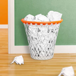 Balvi - corbeille à papier Basket. Design amusant pour sa forme de panier de basket. Couleur blanc. fabriqué en plastique très