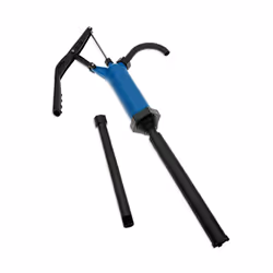 Pour fûts de 25, 50 et 200L. 350ml par pompe. Corps en polypropylène et piston. Manche en plastique ABS. Applications: Alcool ...