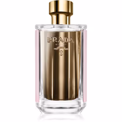 L’élégante eau de toilette Prada La Femme L’Eau est pleine de fraîcheur, d’ingrédients raffinés et de contrastes surprenants.