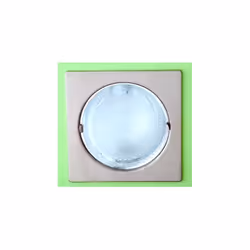 Luminaire carré de empotrar en color NICKEL. Facile à installer. Fabriqué avec des matériaux de haute qualité tels que l'alum ...