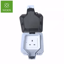 Prise extérieure intelligente UK - R4051 - WooxLa prise intelligente extérieure Wifi R4051 signée Woox est la solution pratiq ...