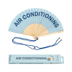 Éventail original avec message Air conditioning. Éventail en bois moderne et amusant. Éventail vert. Dimensions:425 x 23 -