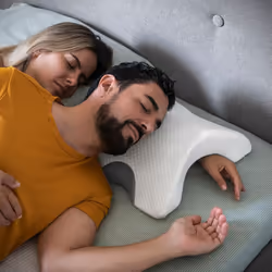 InnovaGoods vous offre les meilleures nouveautés pour la maison, comme Oreiller Cervical Viscoélastique pour Couple Cozzy Inn ...