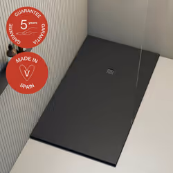 Las colecciones de baño de Poalgi responden a esa nueva concepción con platos de ducha de aires escultóricos y materiales res ...