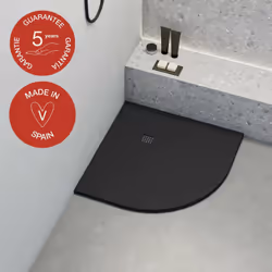 Las colecciones de baño de Poalgi responden a esa nueva concepción con platos de ducha de aires escultóricos y materiales res ...