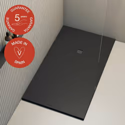 Las colecciones de baño de Poalgi responden a esa nueva concepción con platos de ducha de aires escultóricos y materiales res ...