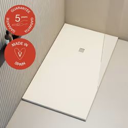 Las colecciones de baño de Poalgi responden a esa nueva concepción con platos de ducha de aires escultóricos y materiales res ...