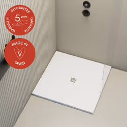 Las colecciones de baño de Poalgi responden a esa nueva concepción con platos de ducha de aires escultóricos y materiales res ...
