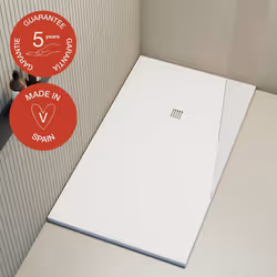 Las colecciones de baño de Poalgi responden a esa nueva concepción con platos de ducha de aires escultóricos y materiales res ...