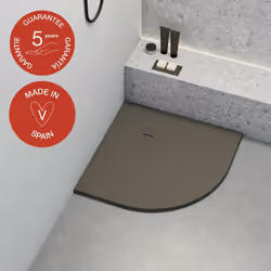 Las colecciones de baño de Poalgi responden a esa nueva concepción con platos de ducha de aires escultóricos y materiales res ...