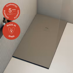 Las colecciones de baño de Poalgi responden a esa nueva concepción con platos de ducha de aires escultóricos y materiales res ...
