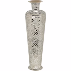 Vase de sol en mosaïque métal/argent Matériel: Métal Verre Couleur argent Assemblage requis : NON 20x20x71 cm
